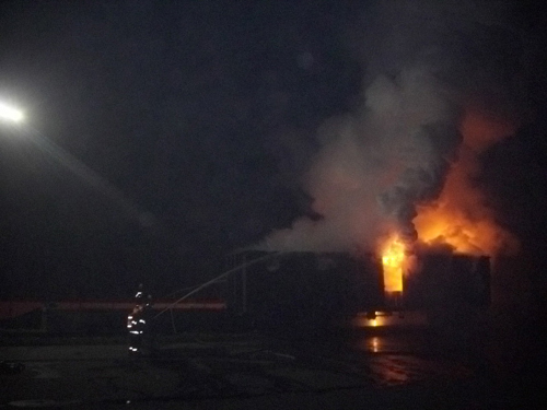 消防官兵10小時(shí)鏖戰(zhàn)成功處置火車黃磷泄漏自燃