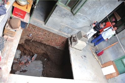 北京一居民院地面塌陷住戶墜坑 原因不明(圖)