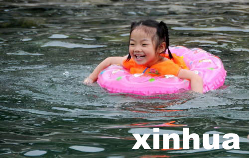 宣恩：親水納涼戰(zhàn)高溫