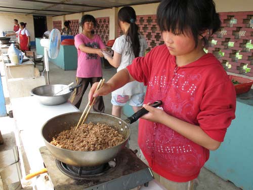 中國日報捐助“太陽村” 溫暖特殊兒童（組圖）