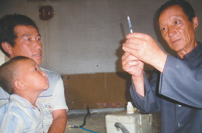 [時代先鋒]“針眼上的是天大的事”--記山西靜樂縣雙路鄉(xiāng)衛(wèi)生防疫員王元林