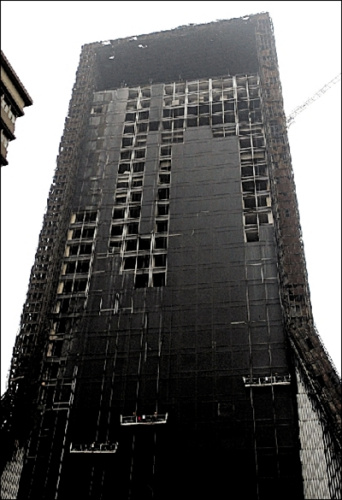 央視新址過火配樓開拆外墻玻璃(組圖)