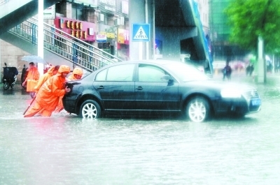 合肥昨拉響暴雨紅色警報（圖）