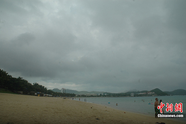 強熱帶風暴“康森”來襲 三亞上空烏云密布