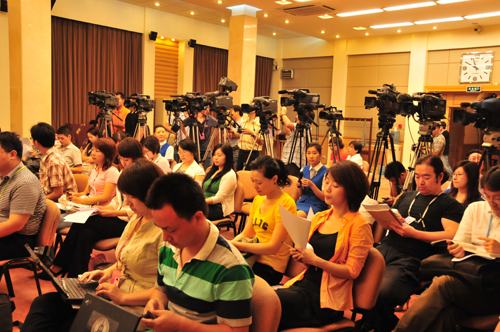 農業部介紹夏糧生產和上半年農業形勢等情況