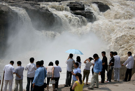 黃河壺口瀑布壯觀美景引游人