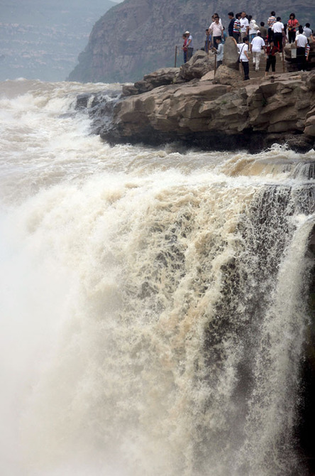 黃河壺口瀑布壯觀美景引游人