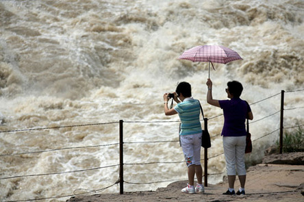 黃河壺口瀑布?jí)延^美景引游人