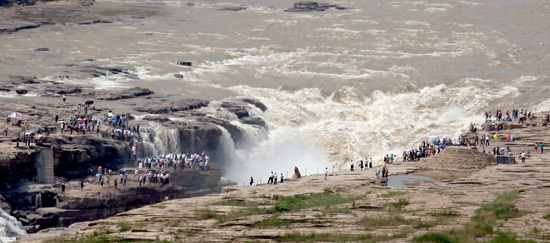 黃河壺口瀑布壯觀美景引游人