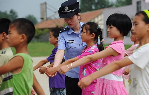 愛心為留守孩子撐起多彩假期