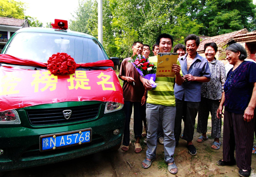河南寧陵郵政局：用專車為“金榜題名時”服務