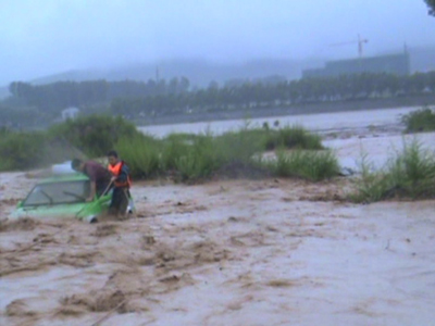 河南盧氏消防奮戰洪魔 8小時安全轉移26人