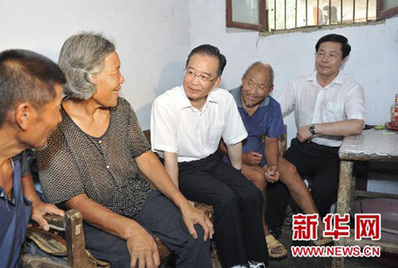 毫不松懈地做好淮河防汛工作——溫家寶總理在安徽檢查指導(dǎo)淮河防汛抗洪工作紀實