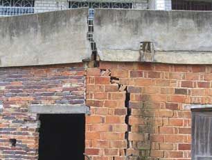 湖南婁底發生大面積沉陷 稻田開裂(組圖)