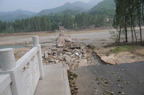 欒川大橋垮塌事件已致37人死 救援越來越困難