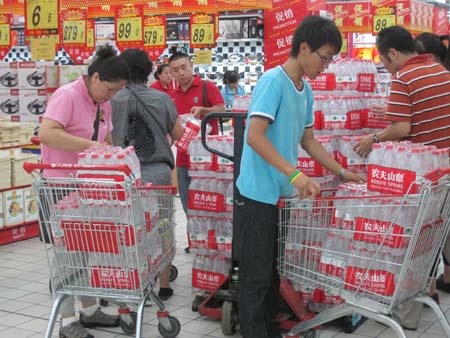 哈爾濱不喝松花江的水 居民不知情仍在采購