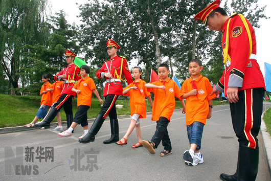 40名貧困學(xué)生抵京參加夏令營(yíng)