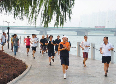 馬拉松賽前民間預熱賽開跑(圖)