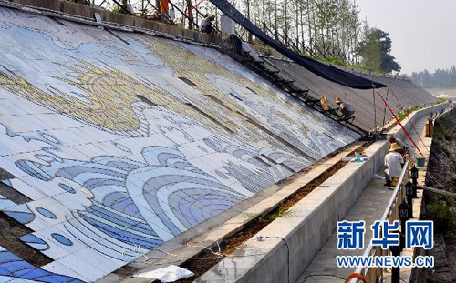 河南漯河興建巨型陶瓷“九龍壁”壁畫