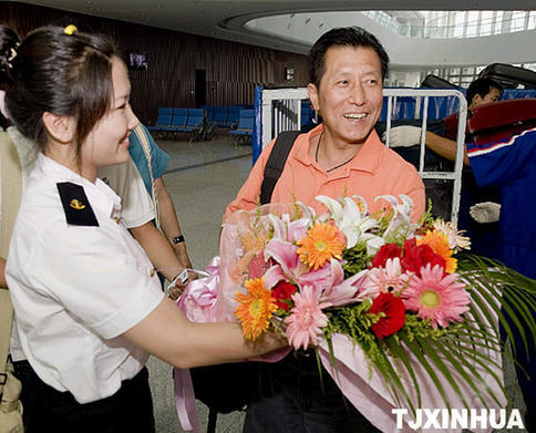 “海洋神話”號天津起航