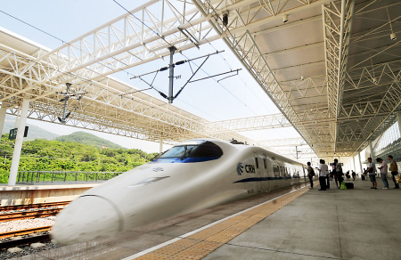 福廈高鐵上座率全國(guó)居冠 力爭(zhēng)十月增開(kāi)12對(duì)動(dòng)車(chē)