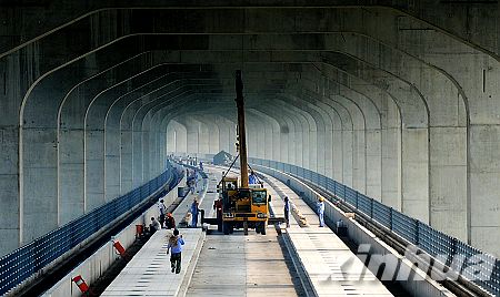 鄭州黃河公鐵兩用特大橋雄姿初現(xiàn)