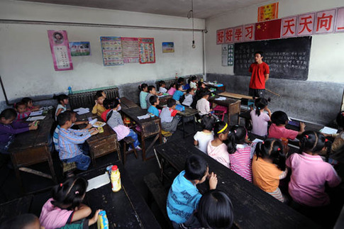 在山區(qū)揮灑青春的汗水