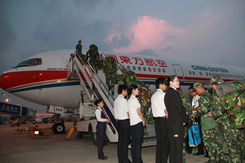 東航云南分公司馳援舟曲