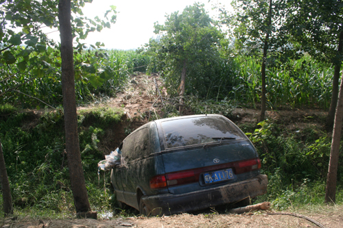 河南商丘交警迅猛出擊“盜油賊”慌不擇路棄車逃