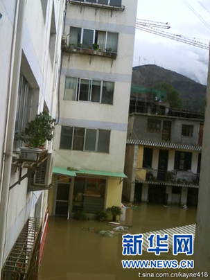 中國網事:中國網民用鍵盤傳遞愛與力量