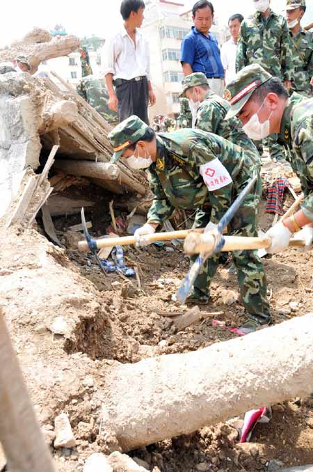 云南公安邊防總隊(duì)赴舟曲搶險(xiǎn)救災(zāi)紀(jì)實(shí)