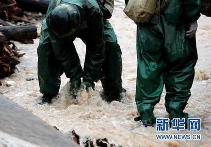 大雨致舟曲災(zāi)區(qū)再發(fā)泥石流 生命線兩舟公路再中斷