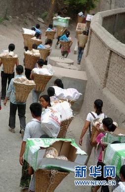 大雨致舟曲災(zāi)區(qū)再發(fā)泥石流 生命線兩舟公路再中斷