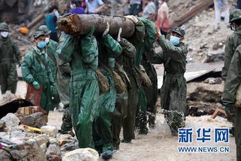 大雨致舟曲災區再發泥石流 生命線兩舟公路再中斷