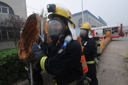 河南首次進(jìn)行大跨度大空間建筑滅火救援演習(xí)
