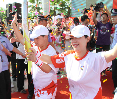 第五屆全國(guó)特奧運(yùn)動(dòng)會(huì)火炬?zhèn)鬟f首站開(kāi)跑(圖)