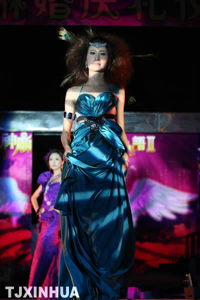 天津：迎“七夕”秀婚禮