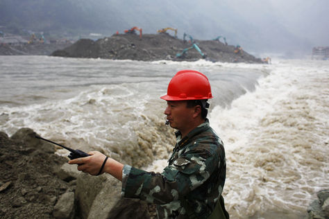 汶川映秀鎮(zhèn)對岷江壅塞體進(jìn)行兩次爆破