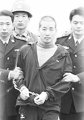 6舉措確保打黑顯實(shí)效 4年290名“保護(hù)傘”被追究刑責(zé)