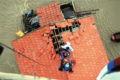 遼寧鴨綠江遇建國來第二大洪水 直升機接被困者