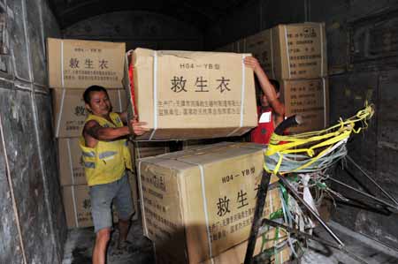 18車防汛物資6分鐘1緊急搶卸赴災區