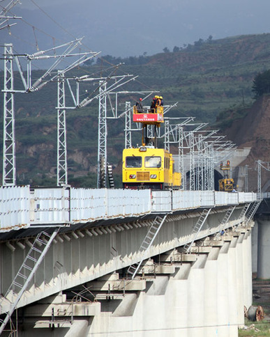 太中銀鐵路呂梁山隧道接觸網導線全部貫通