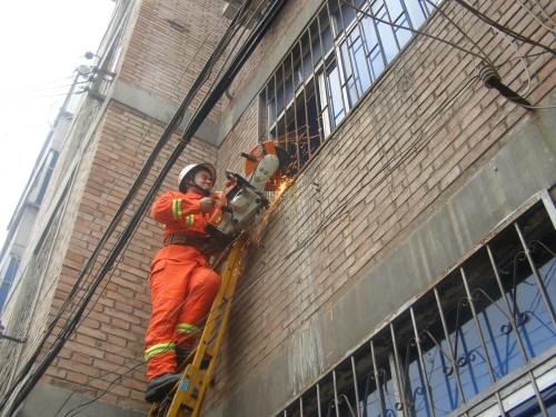 家門反鎖三歲幼童被困屋內(nèi) 宜陽(yáng)消防緊急救援