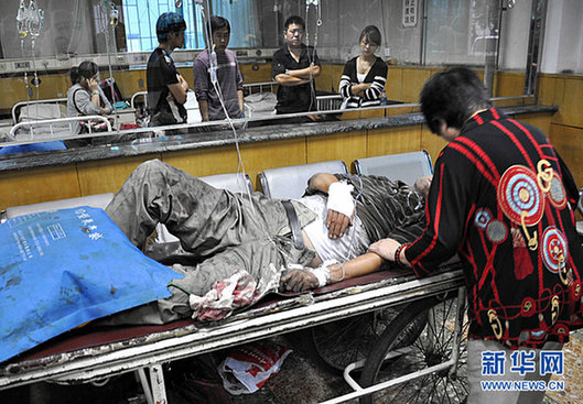 沈陽(yáng)萬(wàn)達(dá)廣場(chǎng)發(fā)生火災(zāi)致9死9傷 墻體爆裂(圖)