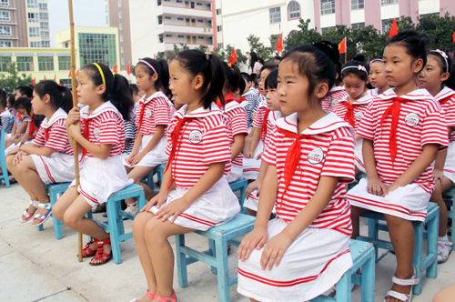 漯河兩千余名小學生開學第一課學消防知識