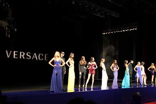 萬人盛裝舞會(huì)