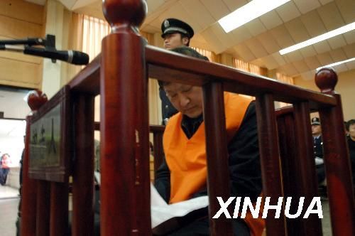 新華調(diào)查：1個貪官與70多個開發(fā)商