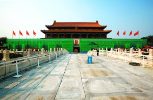 揭秘巨型“花”如何綻放 天安門“補妝”迎國慶