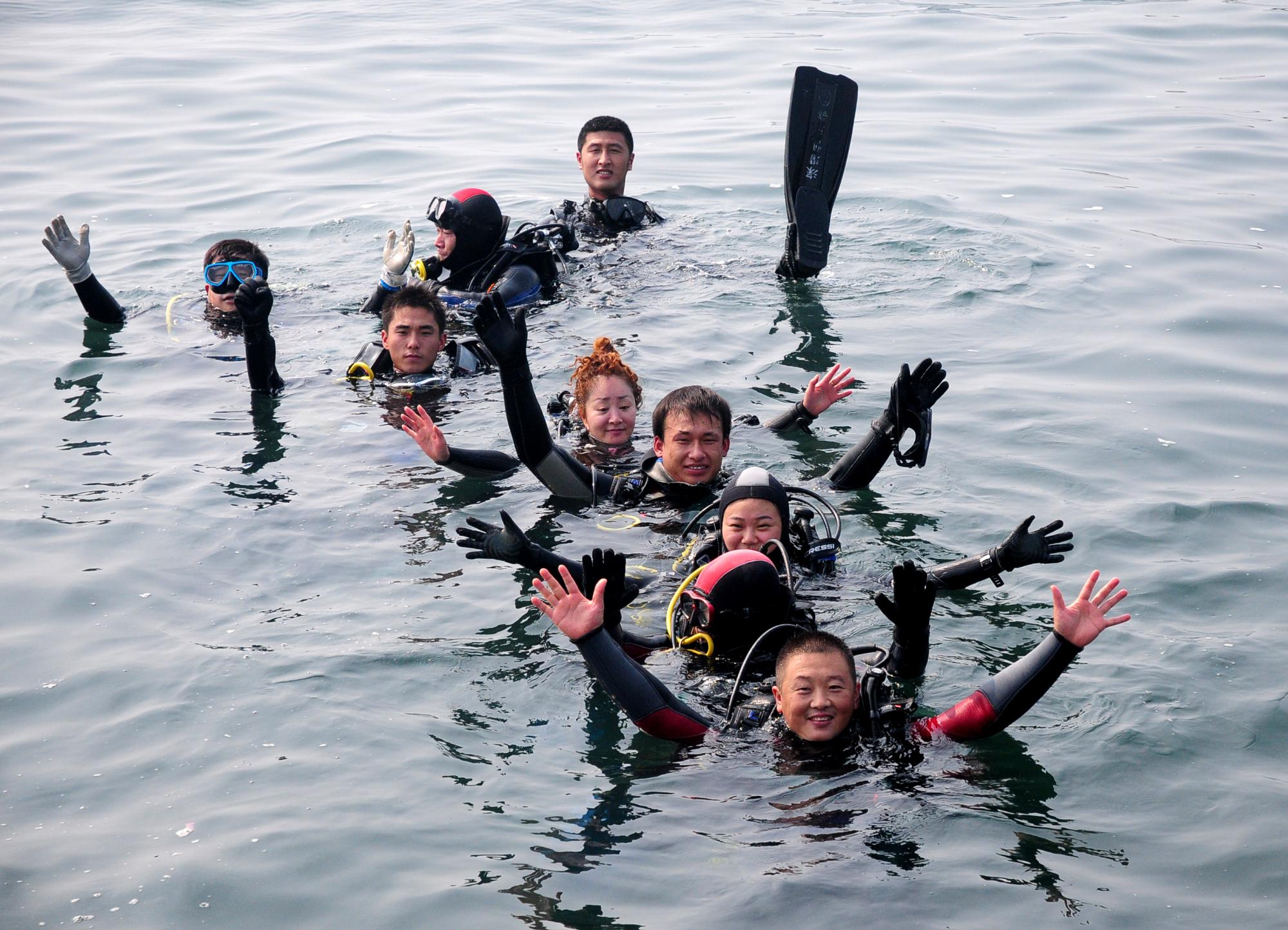 環保志愿者海底清垃圾