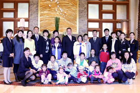 福利院兒童做客哈爾濱萬達索菲特大酒店